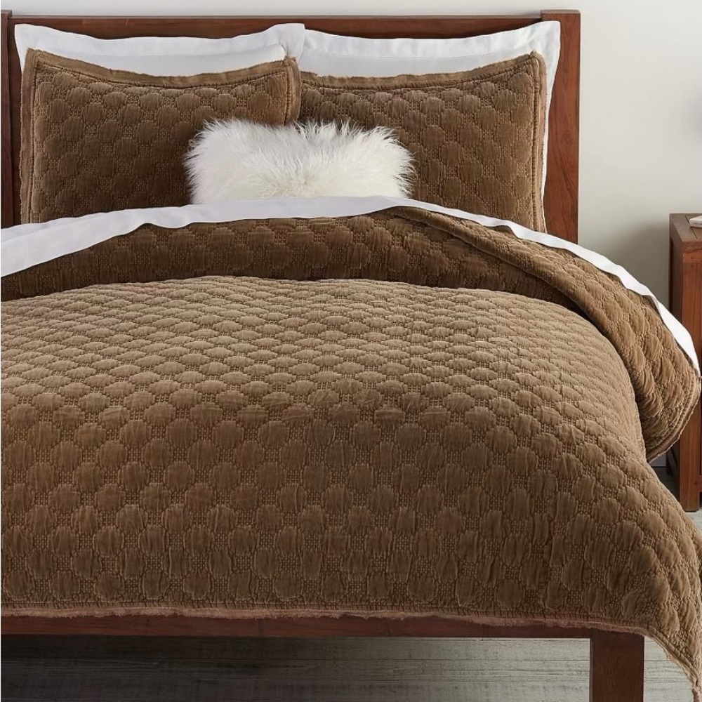 **NEW WITH TAGS** Pottery Barn King Quilt Velvet Bedding In Cognac